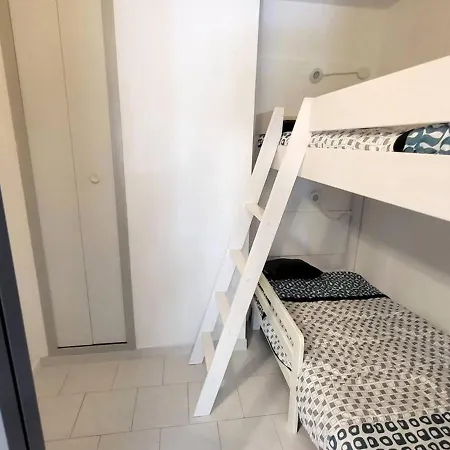 Apartment T2 Climatise Avec Coin Nuit, Parking, Piscine Et Tennis - 200m Plages Et Commerces - Fr-1-316-154 *